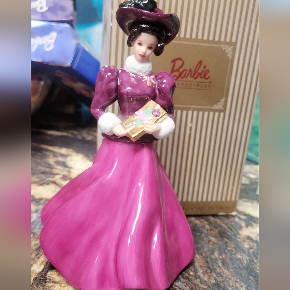 Hallmark Holiday Traditions Limited Edition Porcelain Barbie Figurine. - Picture 3 of 13